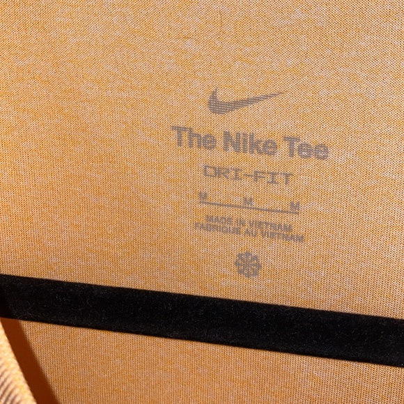 🍂Sheer Nike Women's Light Orange T-Shirt! - Picture 2 of 8